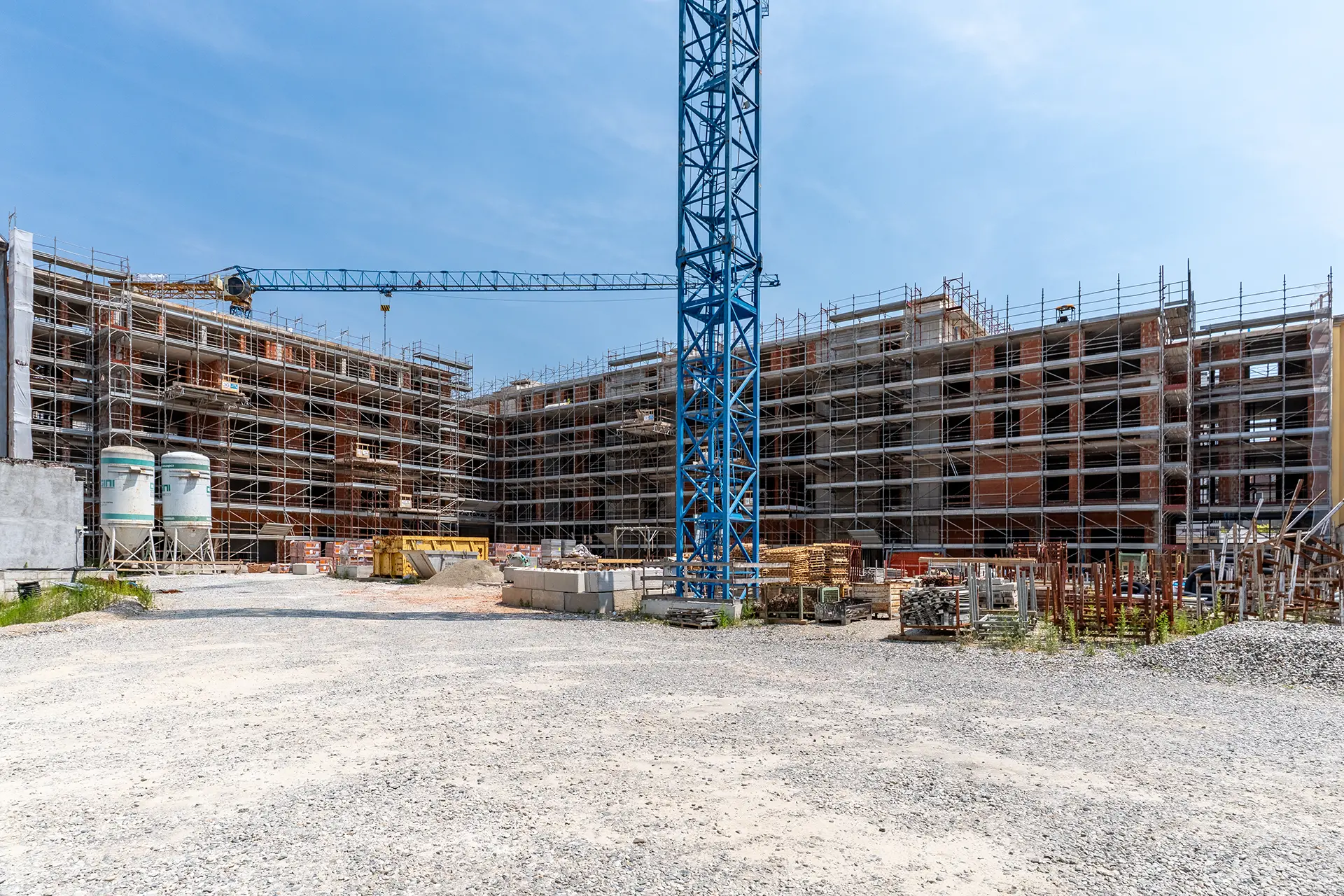 Cantiere in corso di Veridia Living: fondamenta e strutture in costruzione per la tua nuova casa